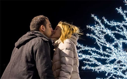 Kissing On The First Date Know The Rules And The Limits