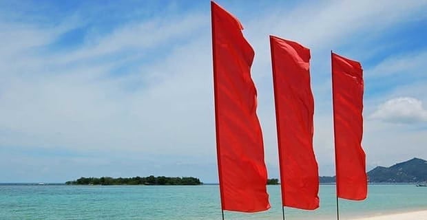 7 Red Flags That Warn You Shes No Good