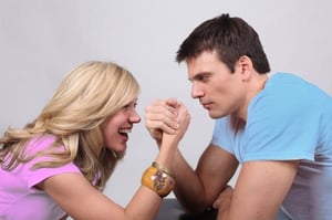 arm_wrestling_boy-girl