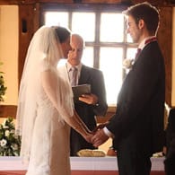 Photo of Paul and Vicky, a couple who fell in love online
