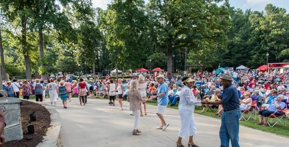 Photo of shag dancing lessons at a Beachin' Fridays event