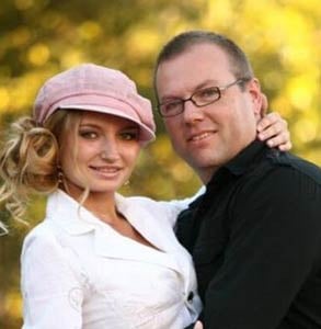 Photo of Mark and Anna Davis, Co-Founders of Dream Connections