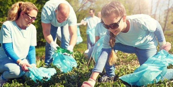 Photo of people volunteering
