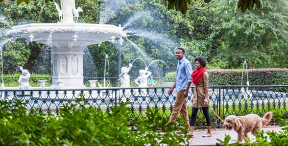 Photo of a couple at Forsyth Park Photo of a couple at Forsyth Park