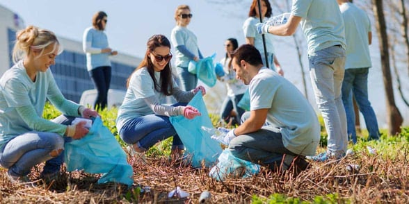 Photo of people volunteering