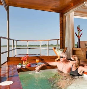 Photo of a couple on a Delphin cruise