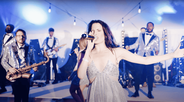 Blitz Nation photograph of a singer singing at a wedding