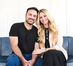 Photo of Emyli Lovz and her husband Thomas on a couch